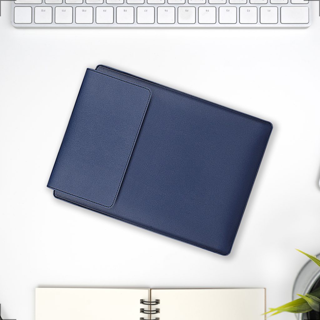 Laptophoes 13.3 Inch - Ergonomische Sleeve met Muismat - Blauw Leer - 123laptophoezen.nl
