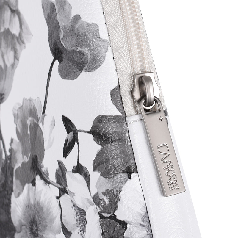 Laptophoes 13.3 Inch - GV Sleeve - Black White Rose - 123laptophoezen.nl