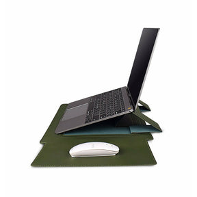 Laptophoes 13.3 Inch - Ergonomische Sleeve met Muismat - Groen Leer - 123laptophoezen.nl